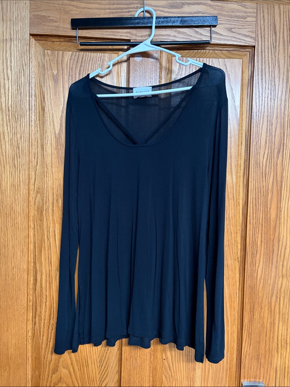 Olive & Oak Black V-Neck Long Sleeve Top